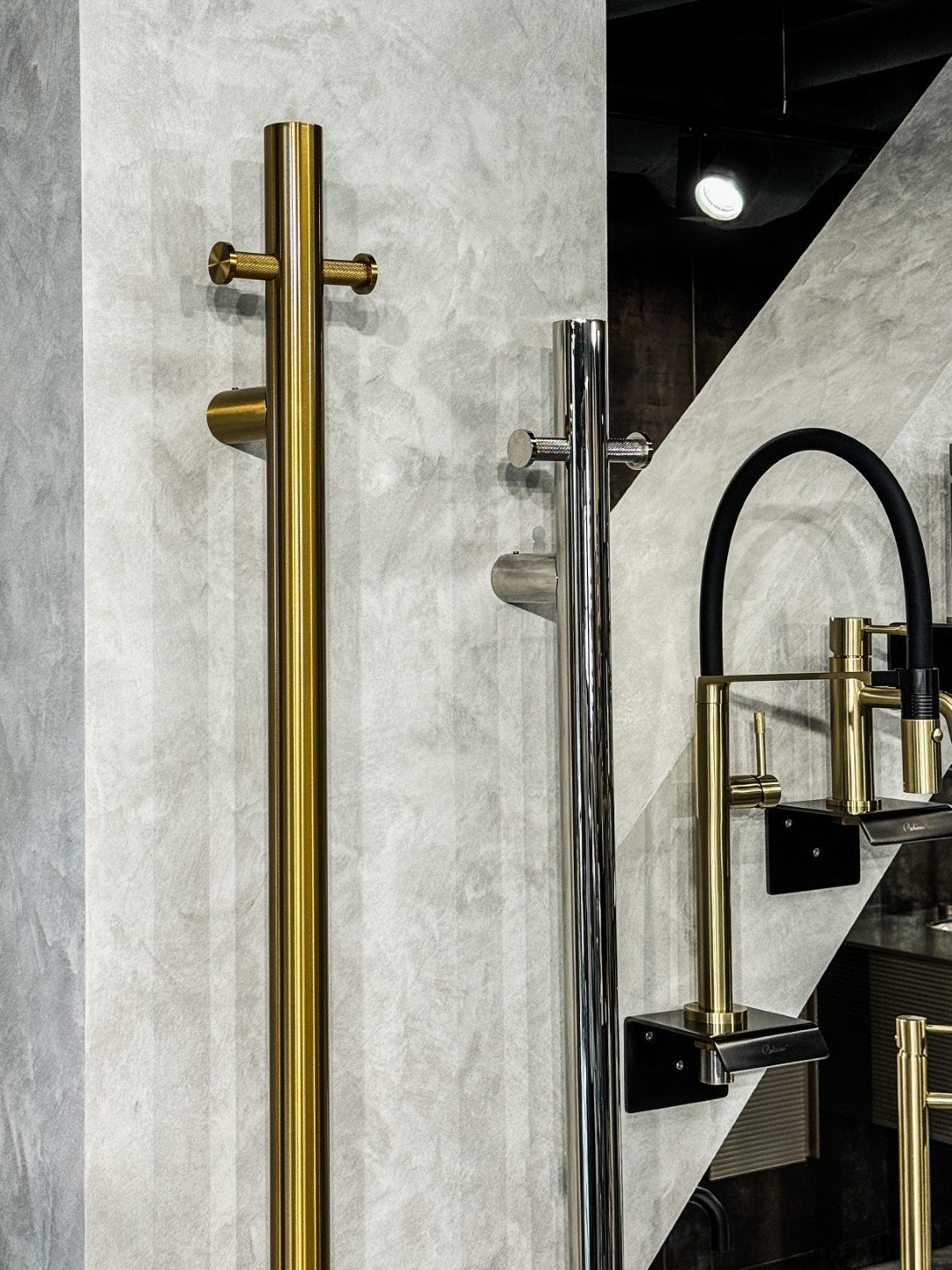 Полотенцесушитель электрический 12,2x150 см Boheme UNO 726-CR хром