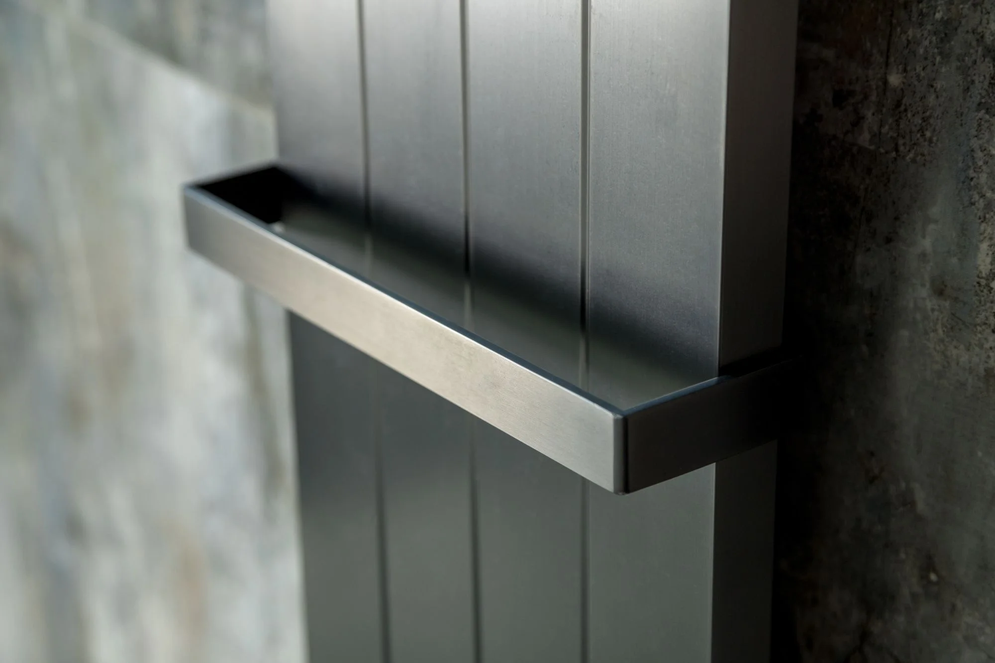 Полотенцесушитель электрический 25x150 см Boheme Flat 725-GM Gun Metal