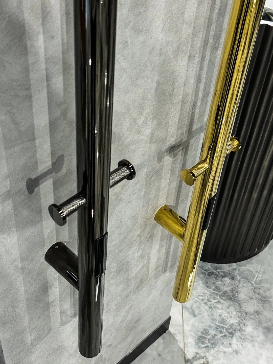 Полотенцесушитель электрический 12,2x150 см Boheme UNO 726-SGM антраци